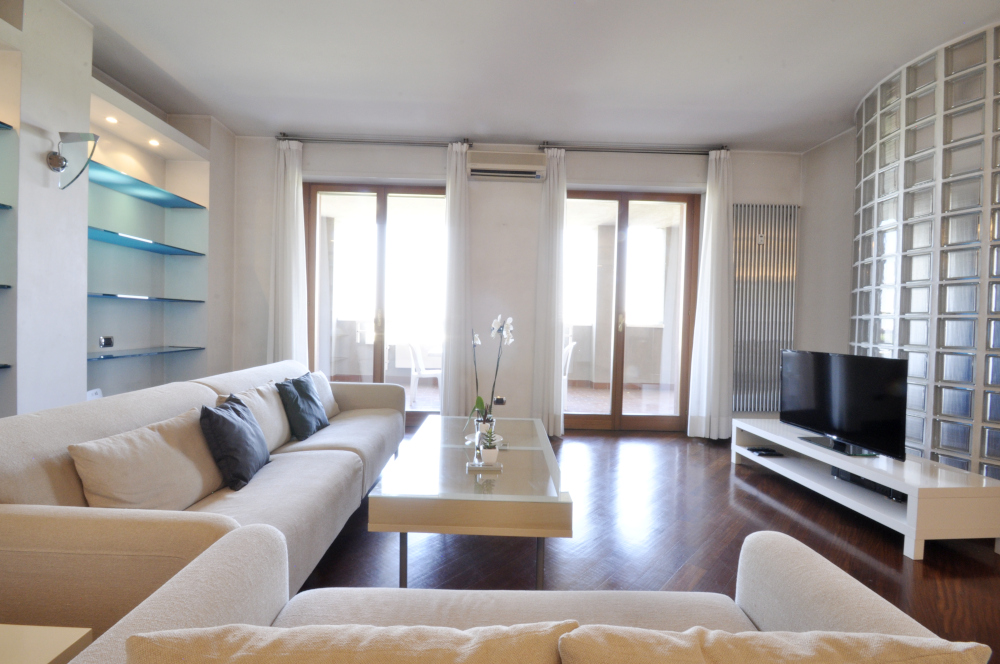 Della difficoltà di affittare appartamenti a società